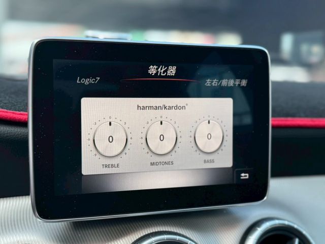 倒車顯影 柏林音響 IEKY 摸門 天窗 HK 盲點 雙前座電動加熱座椅 45包  第17張相片