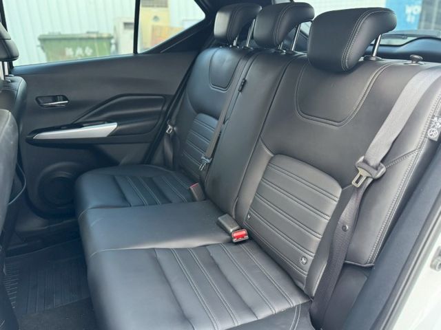 KICKS  第8張相片