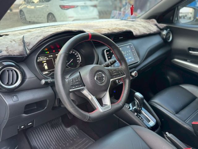 KICKS  第11張相片