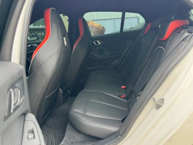 1 SERIES  第8張相片