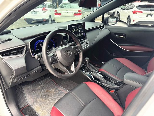 GR SPORT 空力套件 / 尾翼/盲點偵測 /ACC跟車/車道偏移/抬頭顯示器/摸門  第9張相片