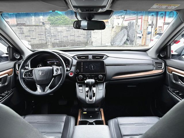CR-V 1.5 S頂配，全景天窗 /雙前電動椅 /感應式電動尾門 ACC跟車/ 盲點偵測/ 車道偏離  第7張相片
