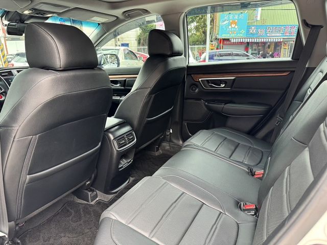 CR-V 1.5 S頂配，全景天窗 /雙前電動椅 /感應式電動尾門 ACC跟車/ 盲點偵測/ 車道偏離  第10張相片