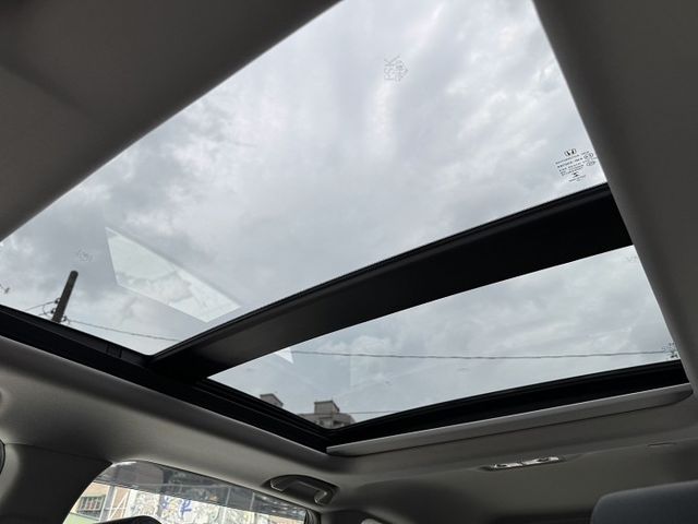 CR-V 1.5 S頂配，全景天窗 /雙前電動椅 /感應式電動尾門 ACC跟車/ 盲點偵測/ 車道偏離  第13張相片
