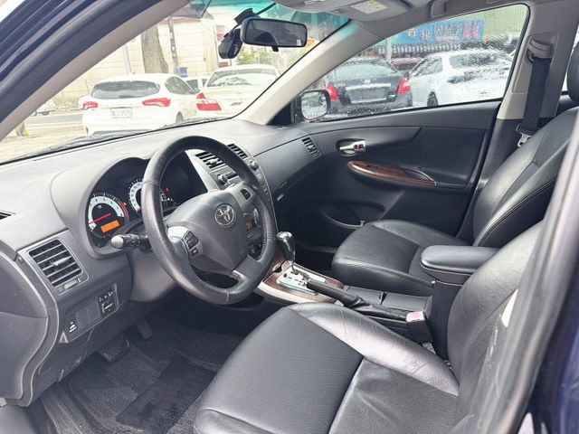 2.0 G經典版，天窗/免鑰匙啟動車門鎖 /定速 /恆溫 /ABS/電動椅*1/HID氙氣頭燈/換檔撥片  第8張相片