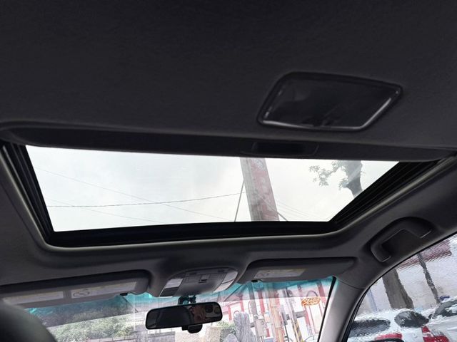2.0 G經典版，天窗/免鑰匙啟動車門鎖 /定速 /恆溫 /ABS/電動椅*1/HID氙氣頭燈/換檔撥片  第11張相片