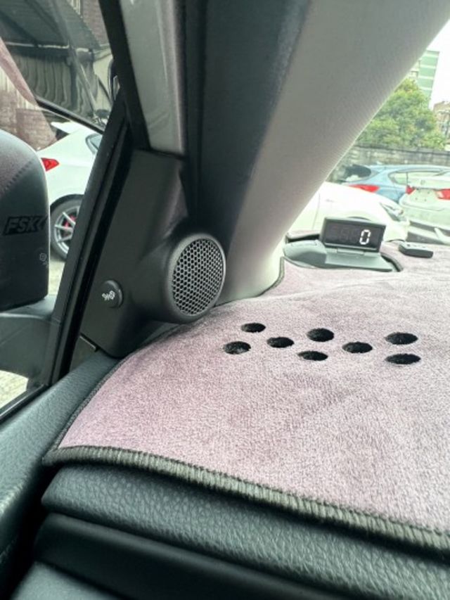 僅跑3萬公里/里程保證/一手車 / 原版件/I KEY/摸門/循跡/定速/盲點/抬頭顯示器.....  第17張相片