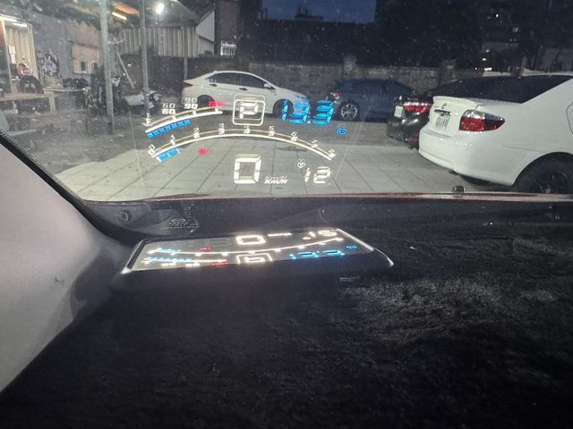 馬5 七人座，一手車 漂亮車 ,可認證,天窗/定速 /ABS/6安/抬頭顯示器/前後行車記錄器/導航/倒車顯影  第10張相片