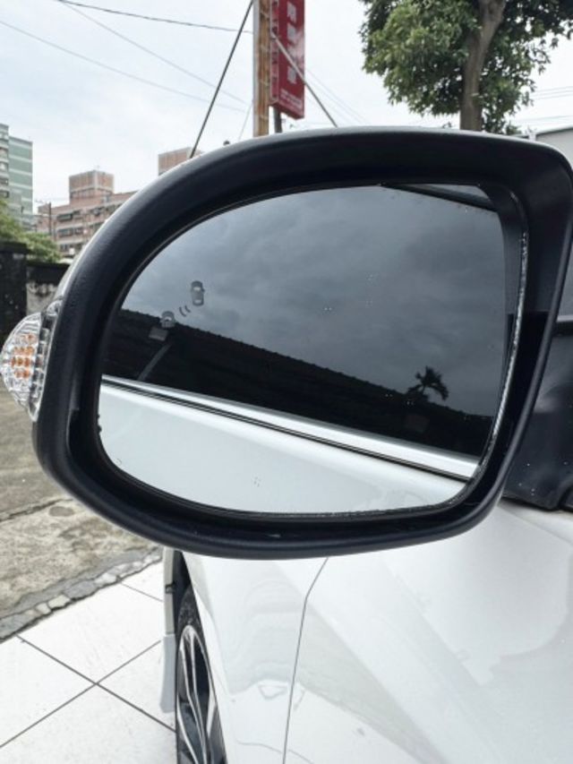 X版,SPORT模式 , 不留不留 隨便賣 ,空力套件,原版件,I-KEY /摸門/盲點/抬頭顯示器/換檔撥片/感應頭燈  第17張相片