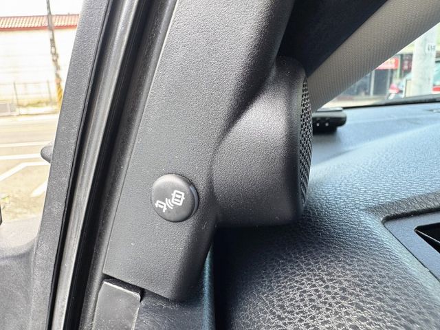 漂亮車,I-KEY /SPORT模式/ECO節能/摸門/BSM盲點偵測 /抬頭顯示器/定速 /恆溫 /循跡/導航/顯影  第16張相片