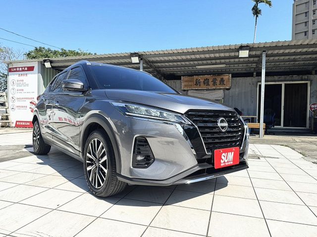 小休旅1.6旗艦版,小改款.僅跑3萬2 內外如新 一手車,ACC跟車/車偏 /盲點/環景/感應LED頭燈  第3張相片