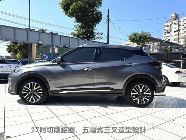 小休旅1.6旗艦版,小改款.僅跑3萬2 內外如新 一手車,ACC跟車/車偏 /盲點/環景/感應LED頭燈  第4張相片