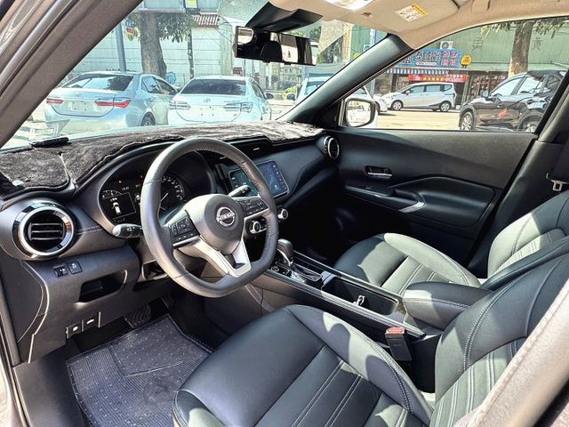 小休旅1.6旗艦版,小改款.僅跑3萬2 內外如新 一手車,ACC跟車/車偏 /盲點/環景/感應LED頭燈  第9張相片