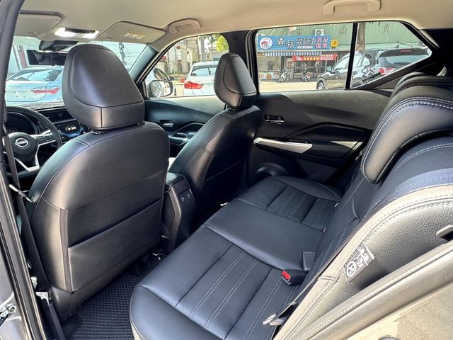 小休旅1.6旗艦版,小改款.僅跑3萬2 內外如新 一手車,ACC跟車/車偏 /盲點/環景/感應LED頭燈  第11張相片