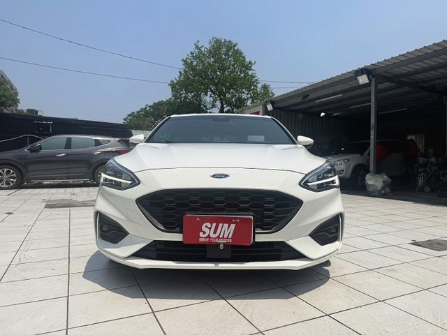 5D ST-Line Lommel,一手女用車,ACC跟車/車道偏離/盲點/I~KEY/摸門/電子排擋旋扭/Qi無線充電  第2張相片