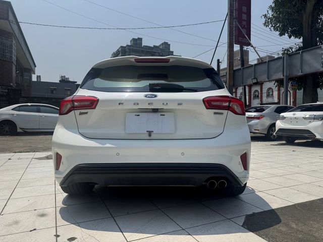 5D ST-Line Lommel,一手女用車,ACC跟車/車道偏離/盲點/I~KEY/摸門/電子排擋旋扭/Qi無線充電  第5張相片