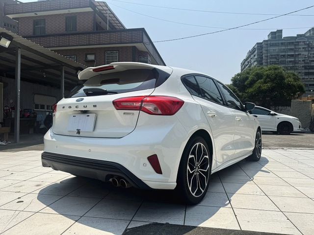 5D ST-Line Lommel,一手女用車,ACC跟車/車道偏離/盲點/I~KEY/摸門/電子排擋旋扭/Qi無線充電  第6張相片