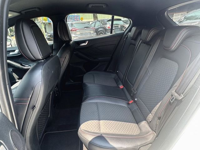 5D ST-Line Lommel,一手女用車,ACC跟車/車道偏離/盲點/I~KEY/摸門/電子排擋旋扭/Qi無線充電  第10張相片