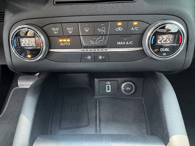 5D ST-Line Lommel,一手女用車,ACC跟車/車道偏離/盲點/I~KEY/摸門/電子排擋旋扭/Qi無線充電  第11張相片