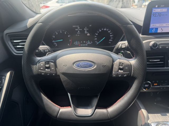 5D ST-Line Lommel,一手女用車,ACC跟車/車道偏離/盲點/I~KEY/摸門/電子排擋旋扭/Qi無線充電  第13張相片