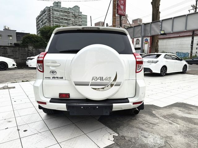 2.4 G尊貴版,天窗 /駕座電動椅/恆溫/定速/安卓機/導航/倒車顯影/循跡防滑/CarPlay,大空間  第5張相片