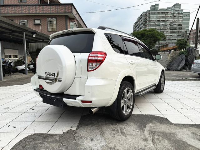 2.4 G尊貴版,天窗 /駕座電動椅/恆溫/定速/安卓機/導航/倒車顯影/循跡防滑/CarPlay,大空間  第6張相片