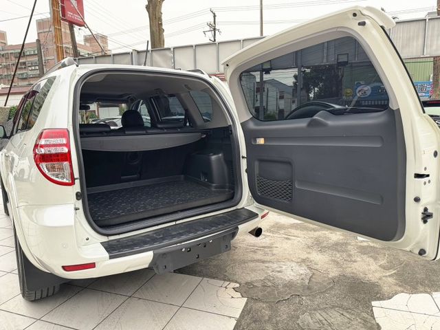 2.4 G尊貴版,天窗 /駕座電動椅/恆溫/定速/安卓機/導航/倒車顯影/循跡防滑/CarPlay,大空間  第12張相片