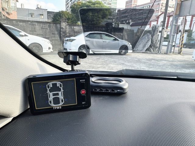 Wish 2.0 Z版,六人座大空間,安卓機＋Apple CarPlay ,倒車顯影.抬頭,行車記錄器,自動頭燈  第14張相片