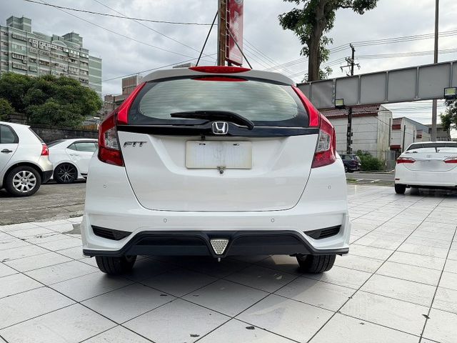 Fit 1.5 S  頂級​小改款S版 ,全車已升級RS包, I~KEY/摸門/ 定速 /盲點/導航/藍牙  第6張相片