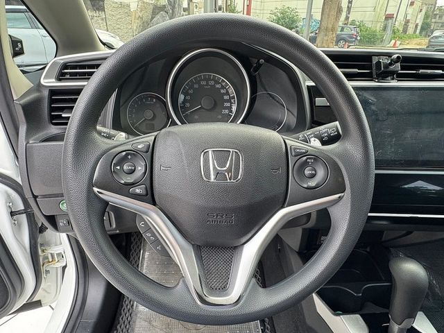 Fit 1.5 S  頂級​小改款S版 ,全車已升級RS包, I~KEY/摸門/ 定速 /盲點/導航/藍牙  第14張相片
