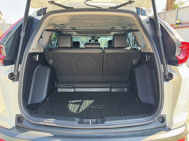 CR-V 1.5 頂規S版,滿配,本車經第三方專業認證，【原鈑件】,全景天窗/環景/電動尾門/ACC/車偏/盲點  第12張相片