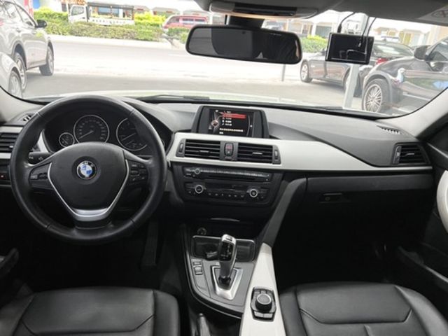 BMW寶馬 318D SEDAN  第6張相片