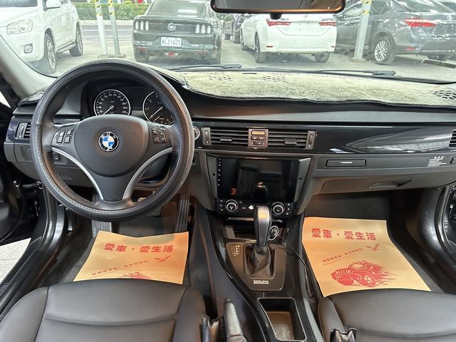 BMW寶馬 320I SEDAN ZA  第6張相片