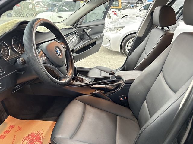 BMW寶馬 320I SEDAN ZA  第7張相片