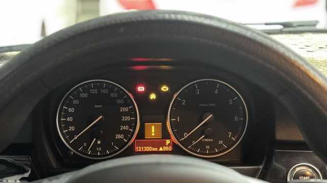 BMW寶馬 320I SEDAN ZA  第11張相片