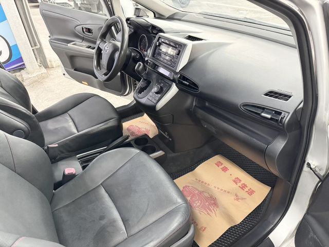 TOYOTA豐田 WISH  第8張相片