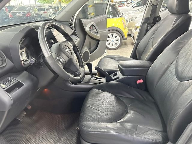 TOYOTA豐田 RAV4  第6張相片
