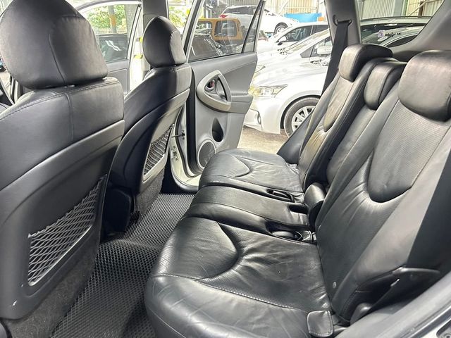 TOYOTA豐田 RAV4  第10張相片