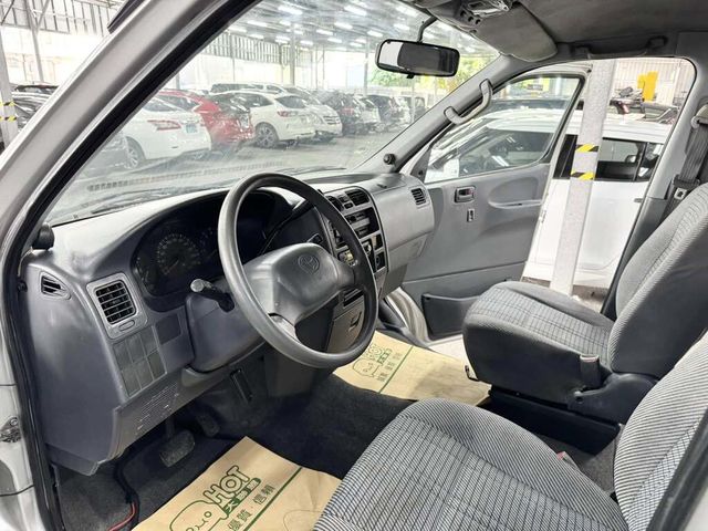 TOYOTA豐田 HIACE  第6張相片