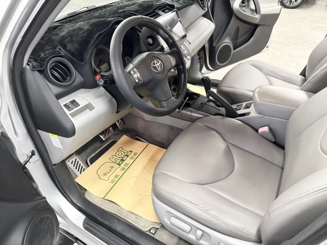 TOYOTA豐田 RAV4  第7張相片