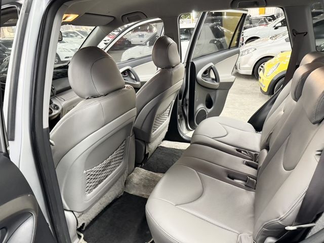 TOYOTA豐田 RAV4  第10張相片