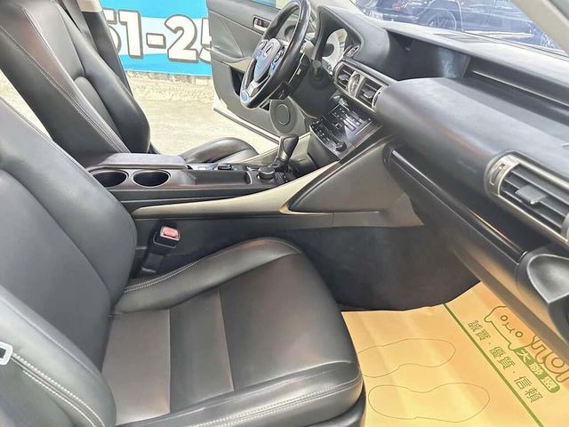 LEXUS凌志 IS 300  第8張相片