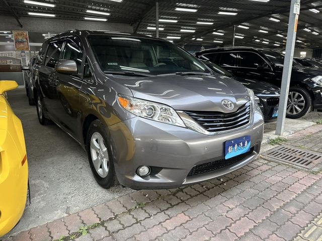 TOYOTA豐田 SIENNA  第1張相片