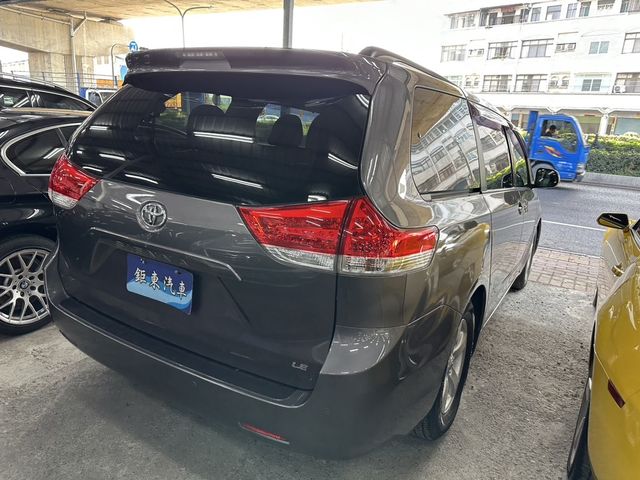 TOYOTA豐田 SIENNA  第4張相片