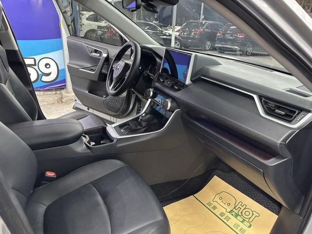 TOYOTA豐田 RAV4  第8張相片