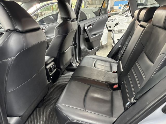 TOYOTA豐田 RAV4  第9張相片