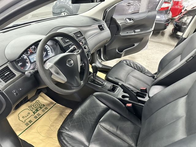 NISSAN日產 TIIDA  第7張相片