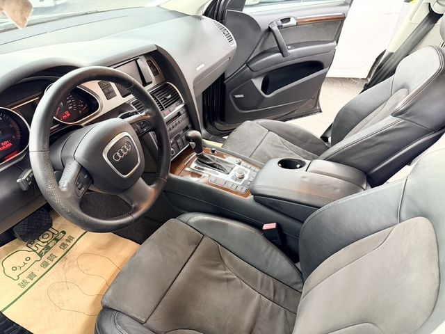 AUDI奧迪 Q7  第8張相片