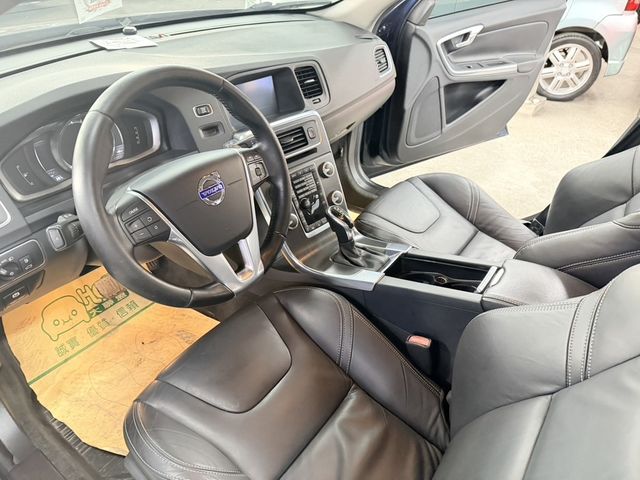 VOLVO富豪 V60  第8張相片