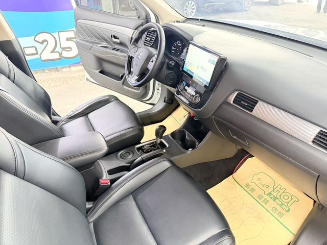 MITSUBISHI三菱 OUTLANDER  第4張相片